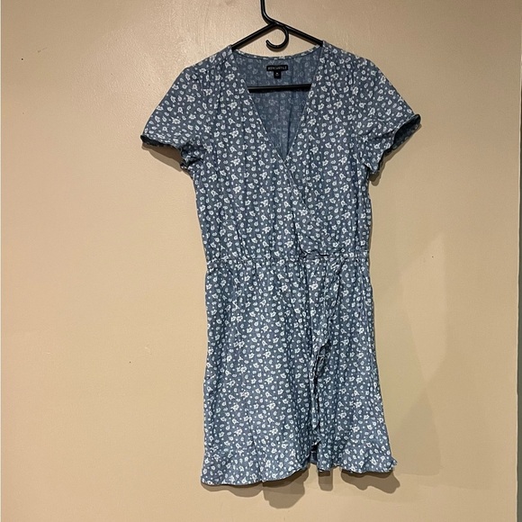 J Crew Mercantile Womens Blue Floral Chambray Ruffle Faux Wrap Dress SZ Medium - Picture 3 of 9
